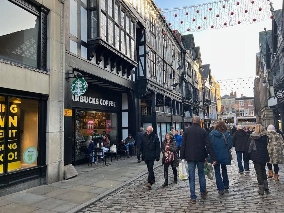 Romance On The Rows - Hot Tub City Centre Chester Eksteriør billede