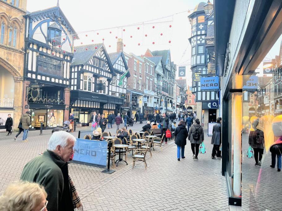 Romance On The Rows - Hot Tub City Centre Chester Eksteriør billede