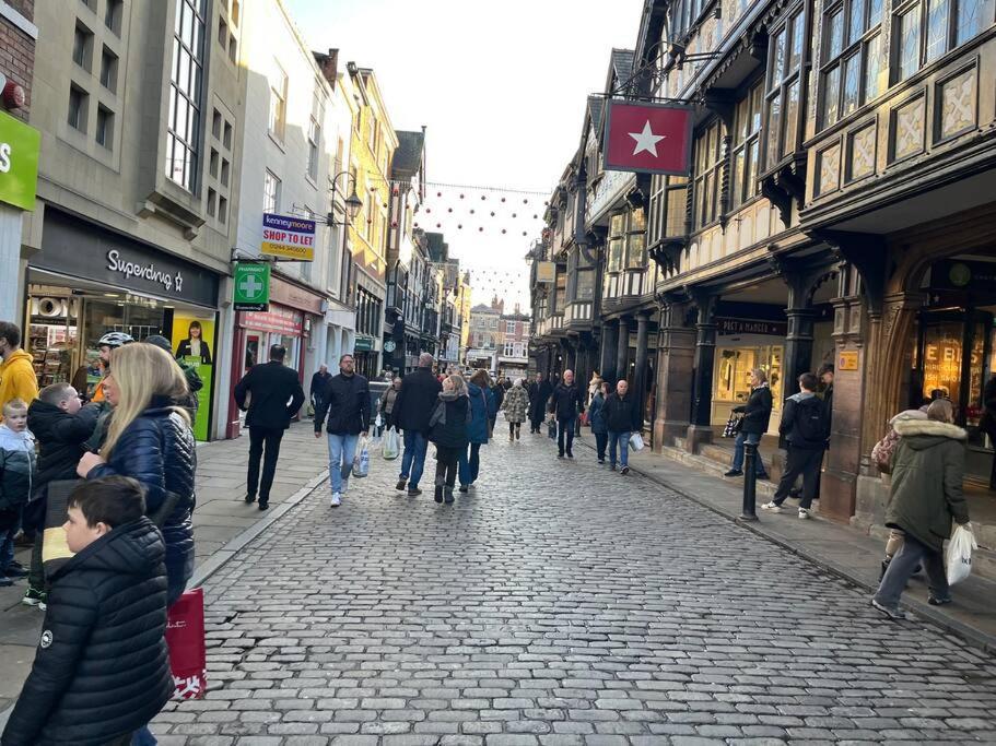 Romance On The Rows - Hot Tub City Centre Chester Eksteriør billede