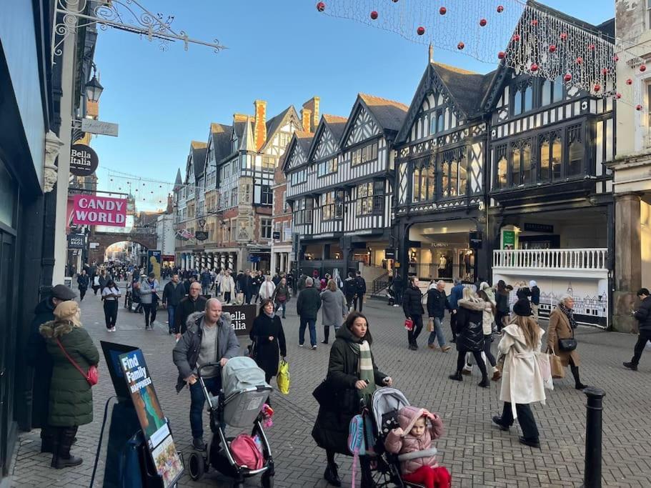 Romance On The Rows - Hot Tub City Centre Chester Eksteriør billede