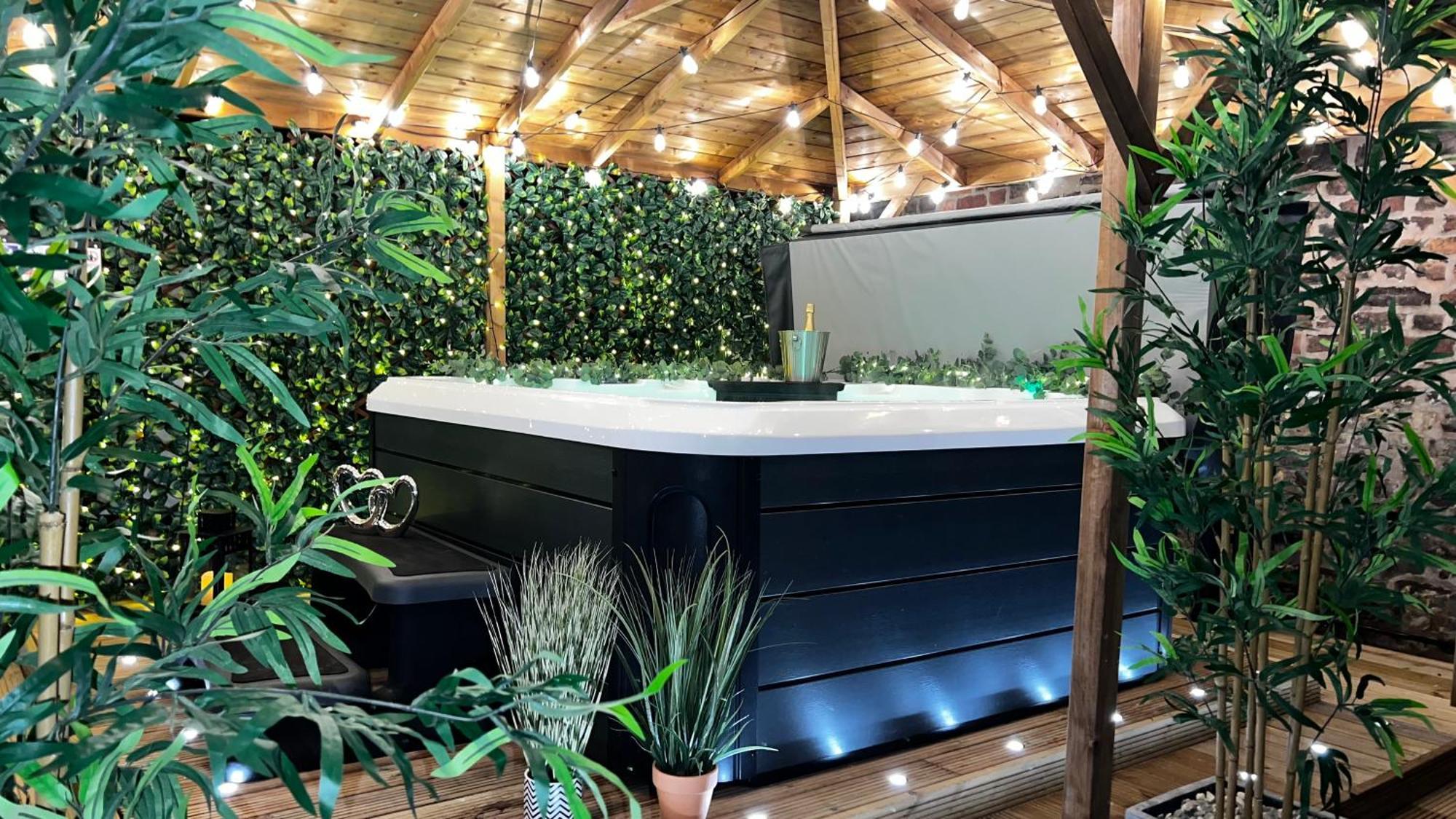 Romance On The Rows - Hot Tub City Centre Chester Eksteriør billede